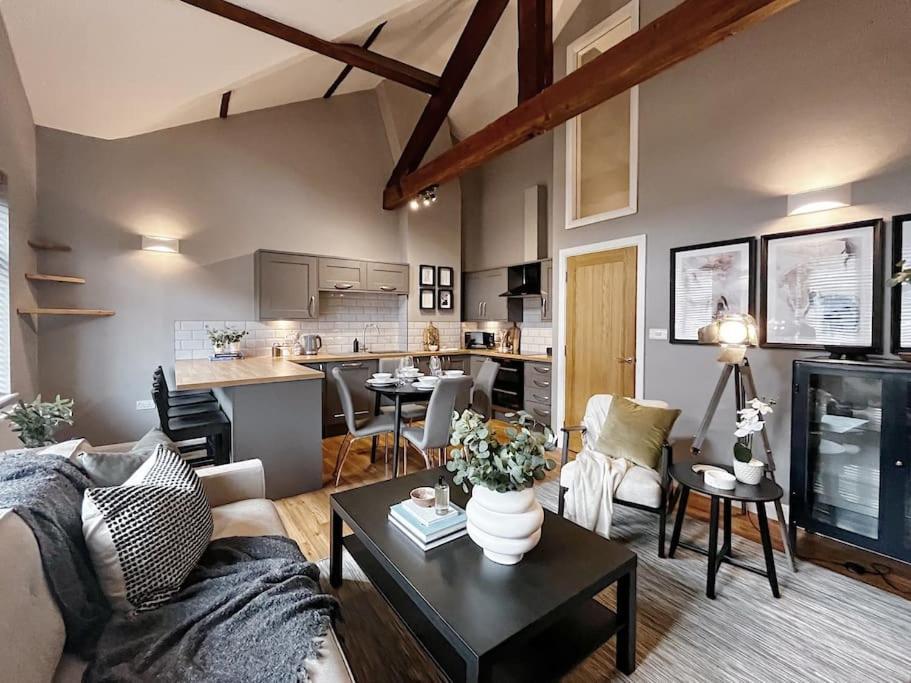 Cosy 2 Bedroom Apartment Todmorden Ngoại thất bức ảnh